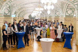 Group photo from the Welcome Reception Bild