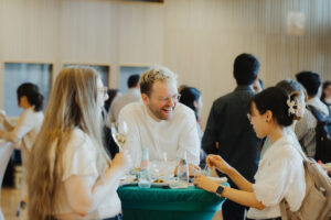 International researchers chatting and laughing Bild