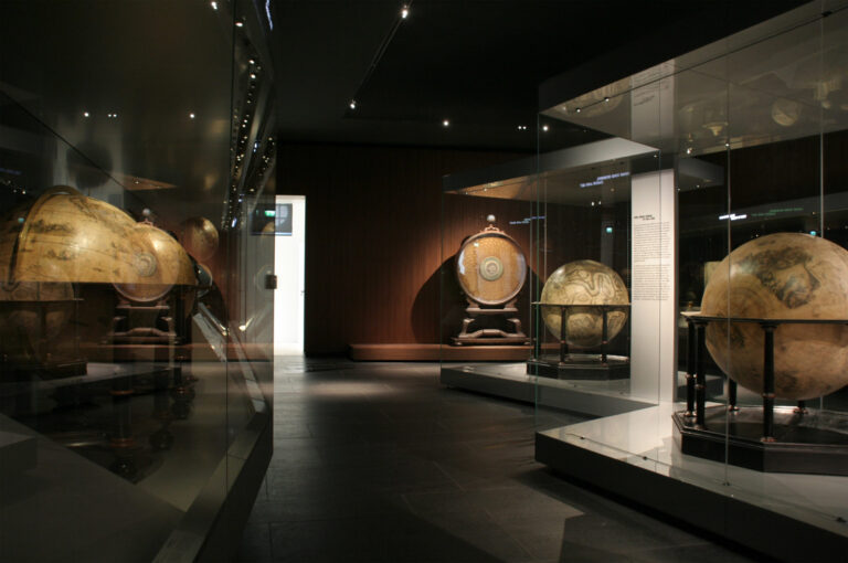 Historical globes and maps from the Mathematisch-Physikalischer Salon Logo